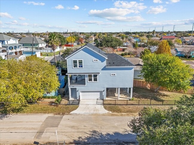 Building Photo - 1910 Bayou Shore Dr