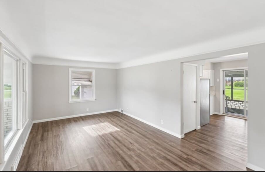 Building Photo - 3219 W 54th St