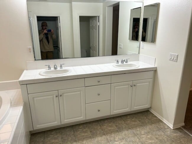 Building Photo - 4BD/2.5BATH FAMILY HOME-$4100 PER MO.