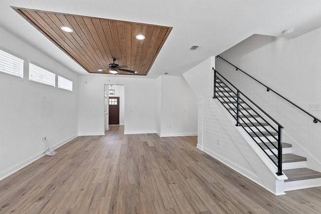 Building Photo - 5643 Fletcher Oaks Dr