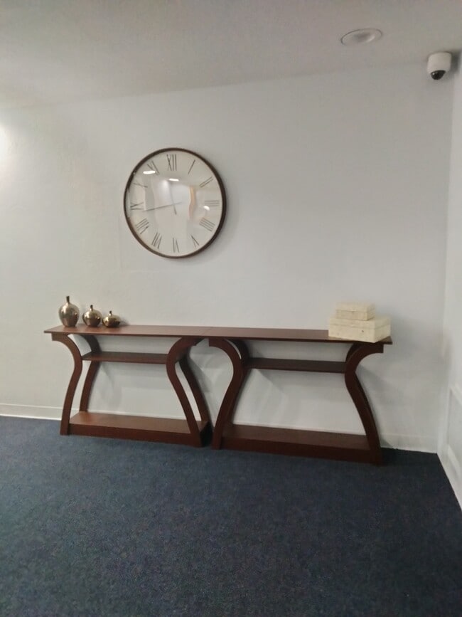 Building Photo - 340 Main St