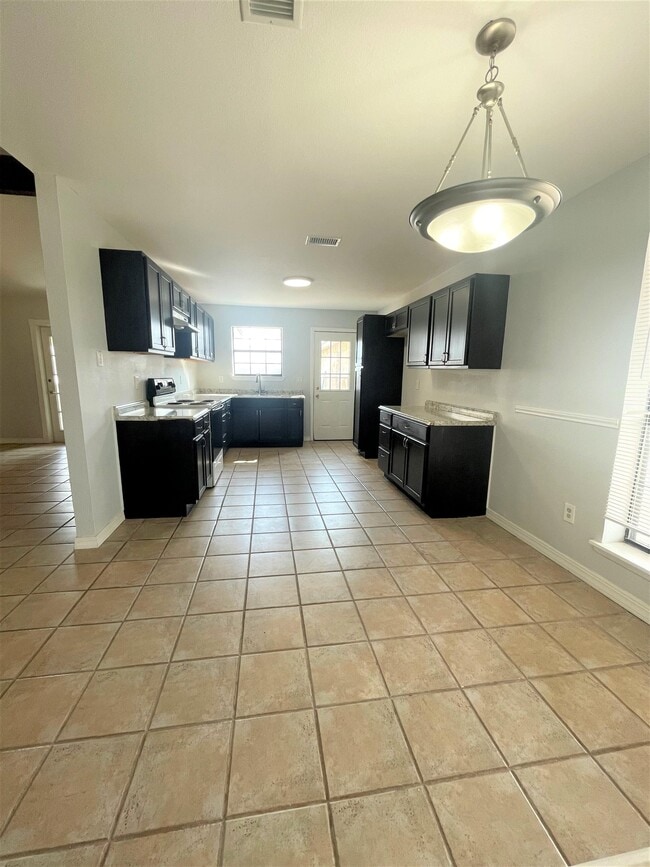 Building Photo - 131 Dennis Dr