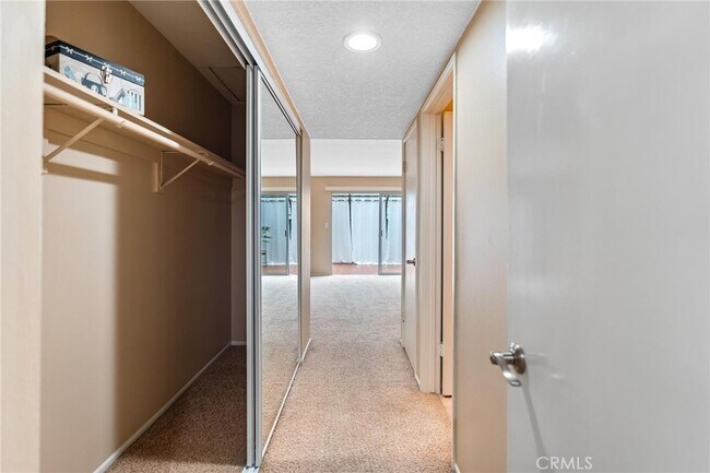 Building Photo - 13 Rockrose Way