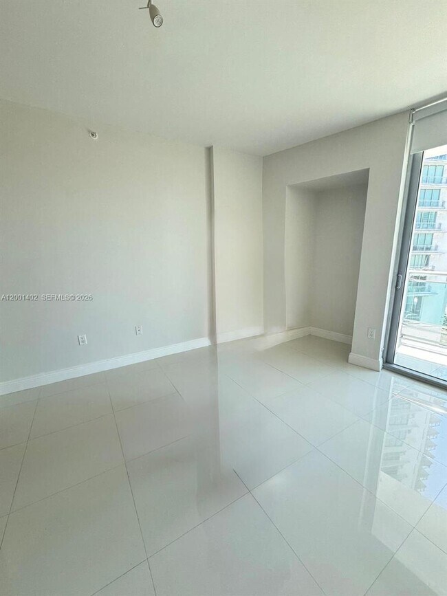 Building Photo - 350 S Miami Ave