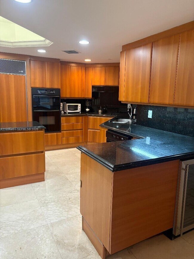 Building Photo - 9595 Collins Ave