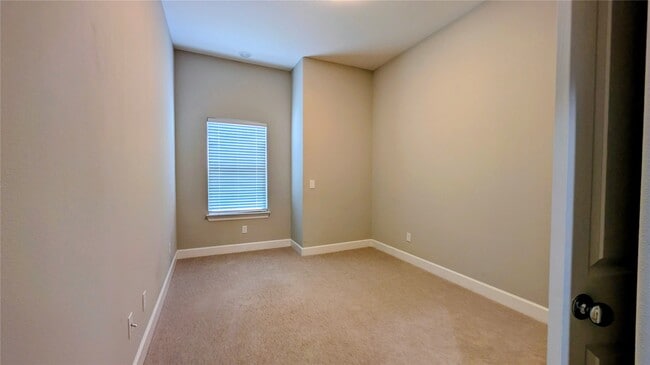 Building Photo - 5116 Pine Reach Dr