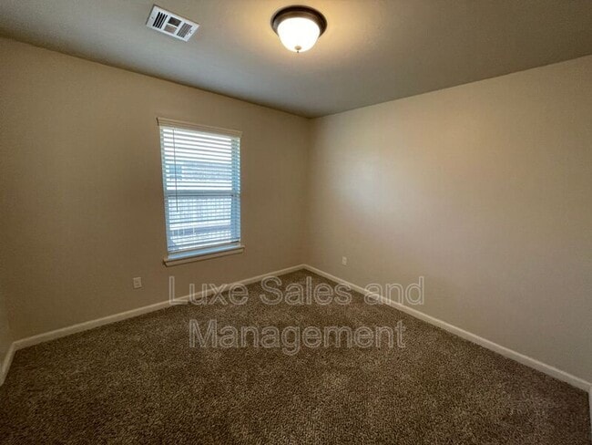 Building Photo - 9501 Ashford Dr