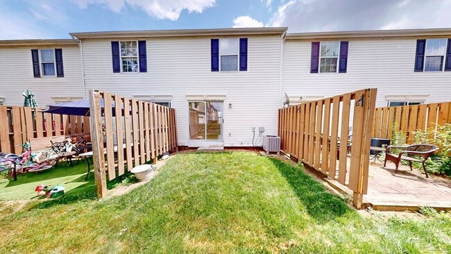 Building Photo - 5067 Stoneybrook Blvd