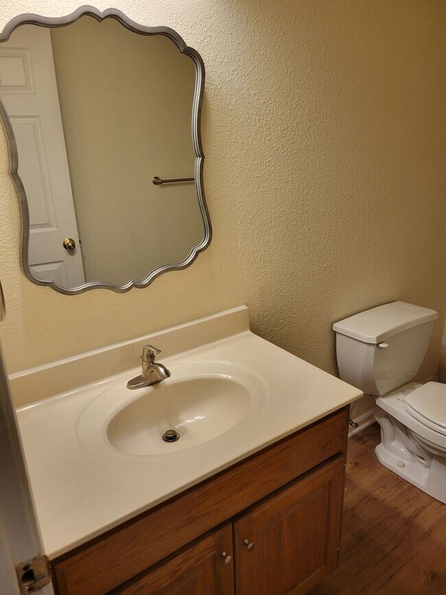 Building Photo - 4522 Waterloo Dr
