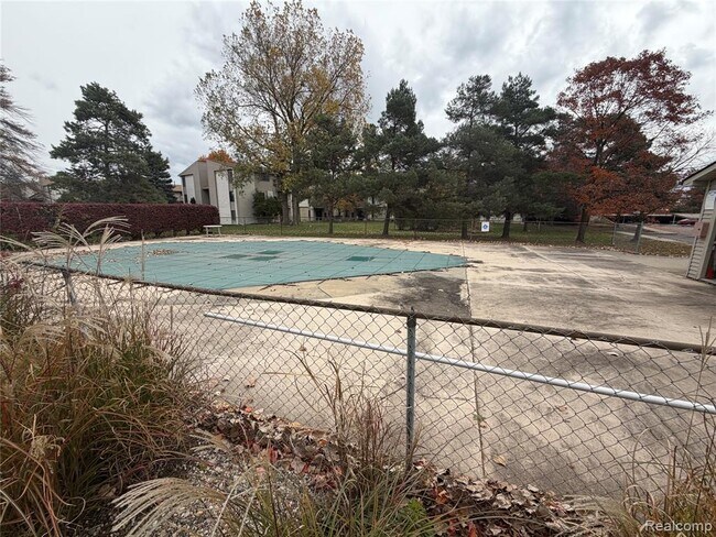 Building Photo - 32013 W 12 Mile Rd