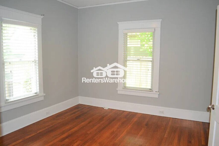 Building Photo - 142 Mobile Ave NE
