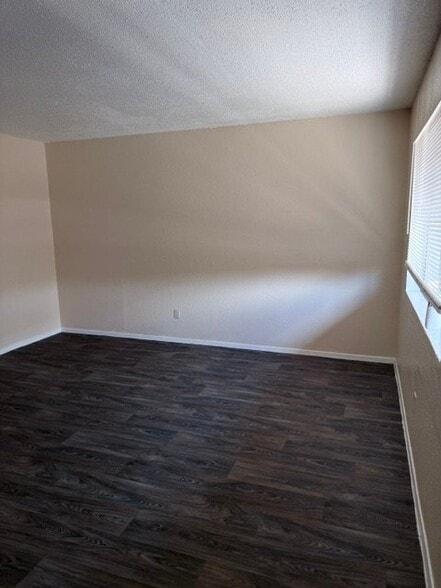 Building Photo - 8207 Landing Ave