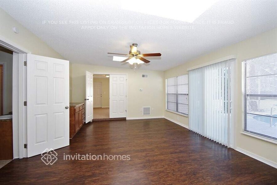 Building Photo - 760 Jena Dr