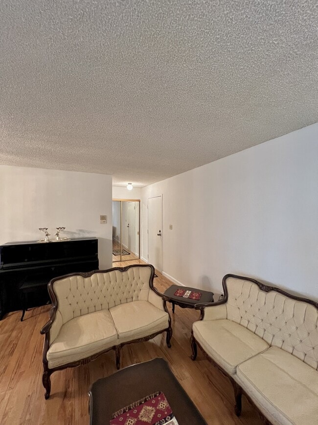 Building Photo - 1339 N Columbus Ave