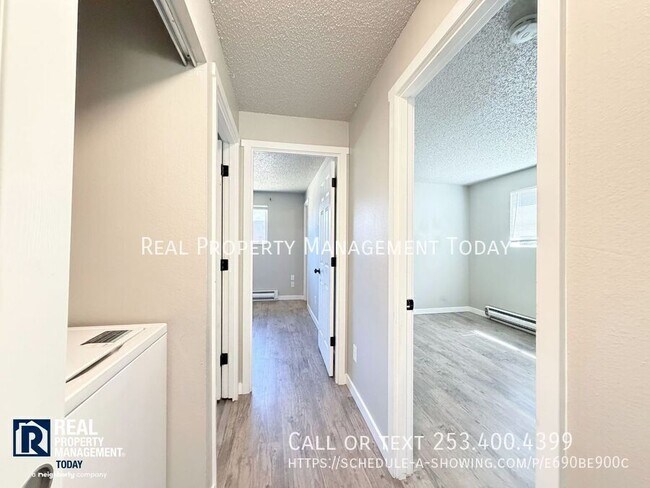Building Photo - 1410 Josephine Ct SE