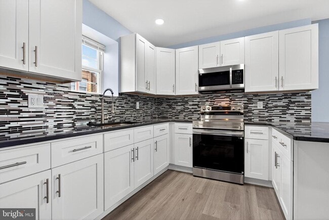 Building Photo - 167 W Albanus St