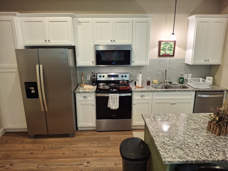 Building Photo - 203 Trinity Way