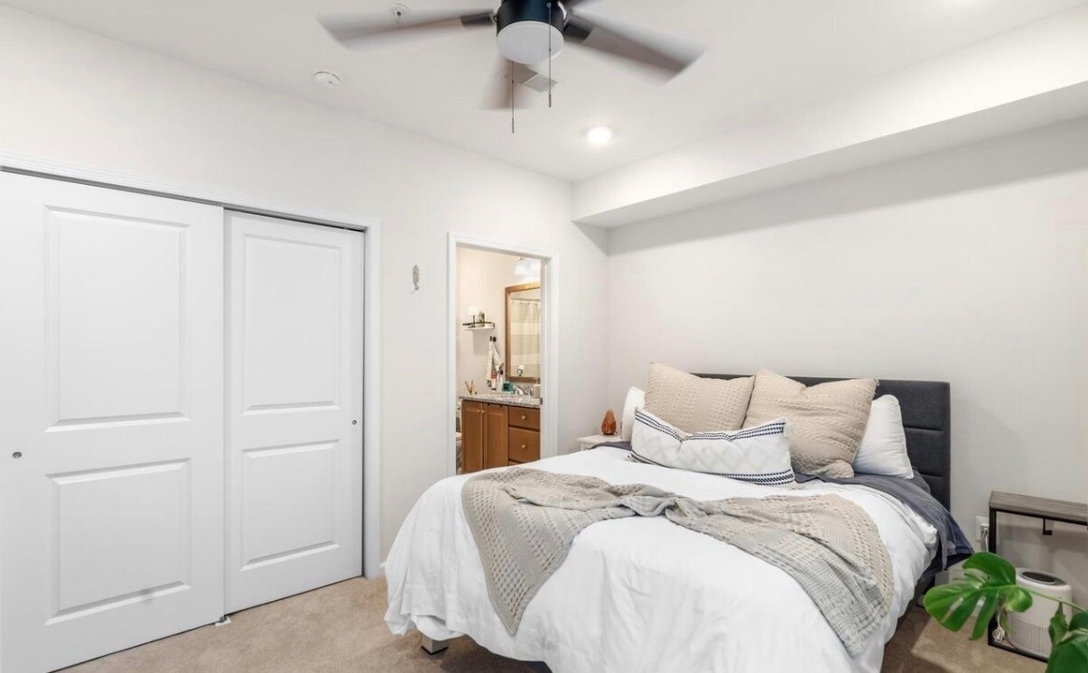 Building Photo - 23255 Milltown Knoll Sq
