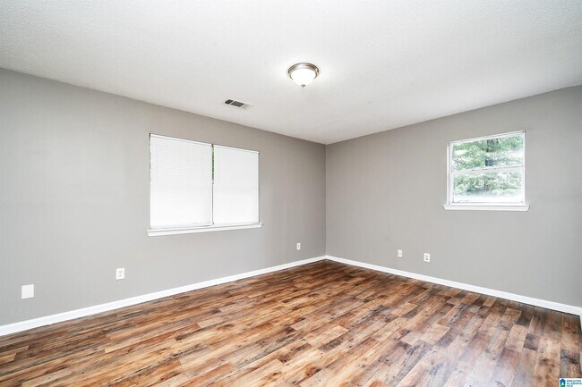 Building Photo - 133 Persimmon St