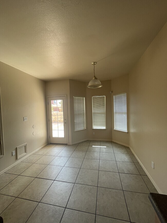 Building Photo - 3708 Prairie Rose St