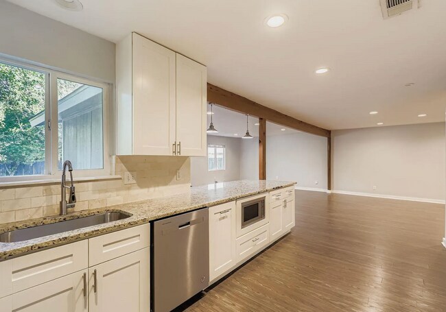 Building Photo - 5402 Chevy Cir