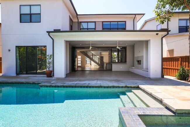 Building Photo - 1650 Murano Pl