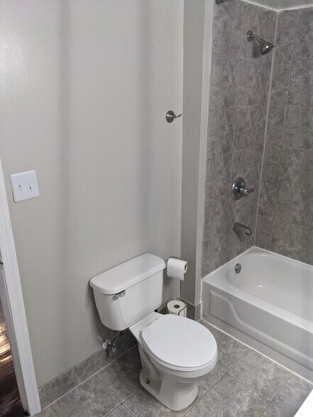Upstairs bath - 1528 Olive St
