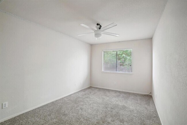 Building Photo - 16614 New Market Ln
