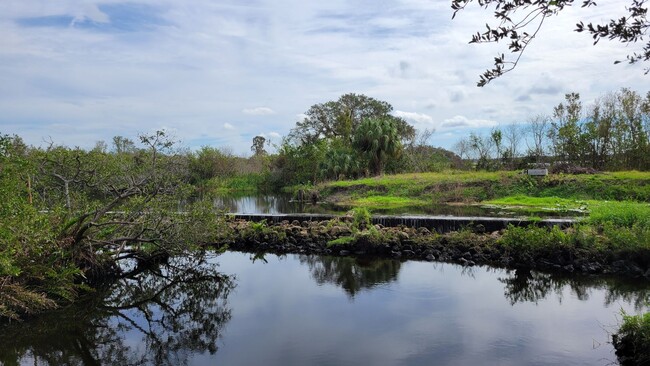 Building Photo - Annual UNfurnished 2/2 ground floor condo in water front boating community