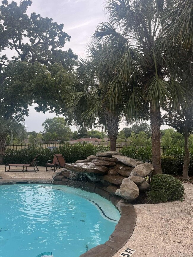 Building Photo - 7926 Stoneyway Dr