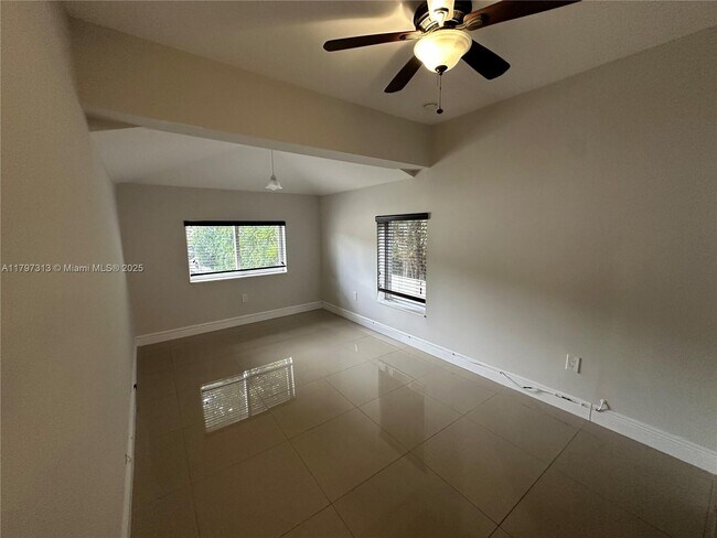 Building Photo - 2155 Biarritz Dr