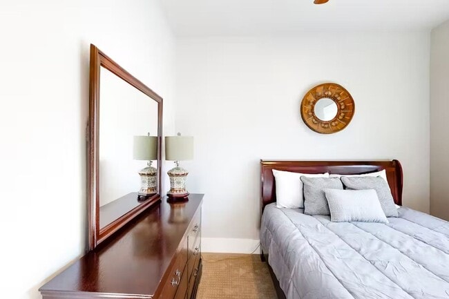 Building Photo - Clean 3 Bedroom Furnished Park's Edge Townhouse with A/C and 2 Car Garage