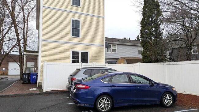 Building Photo - 15-19 Vineland St