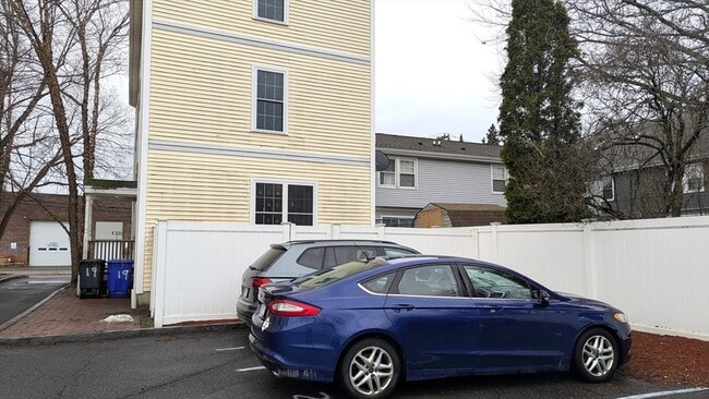 Building Photo - 19 Vineland St