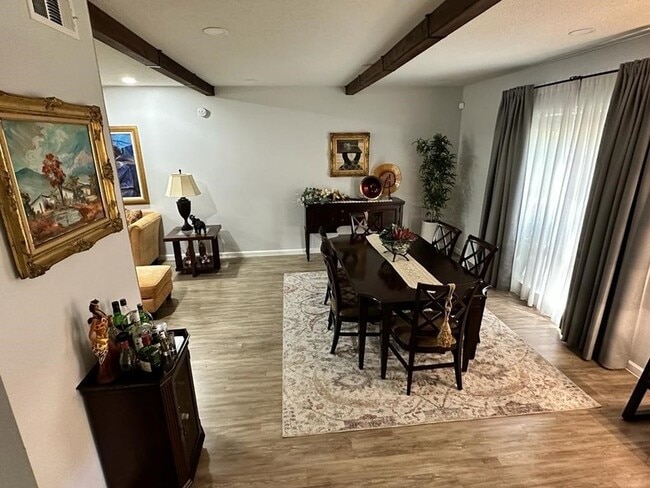 Building Photo - 840 Threadneedle St