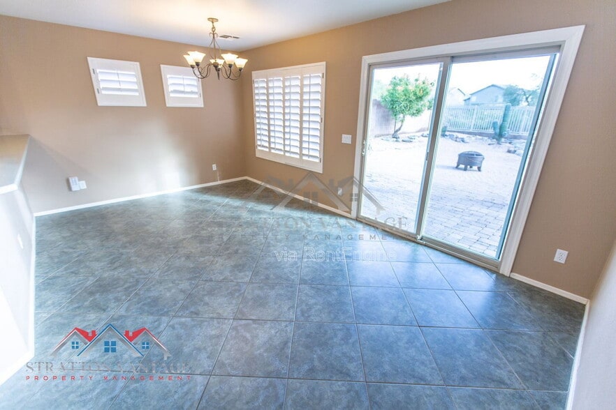 Building Photo - 4613 E Thorn Tree Dr