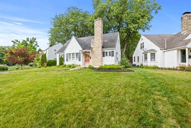 Building Photo - 304 E Schreyer Pl