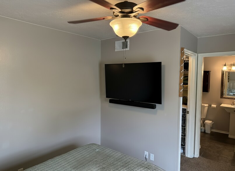 Building Photo - 1227 Riverside Ave