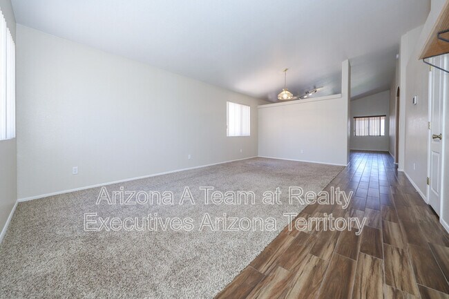 Building Photo - 8070 N Wild Aster Way