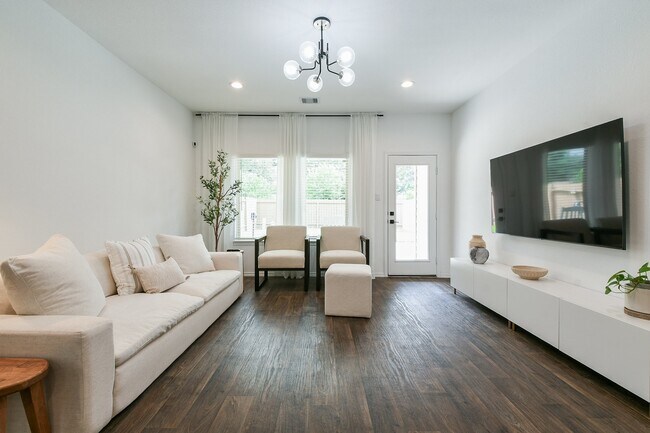 Building Photo - 22430 Forest Gorge Ln