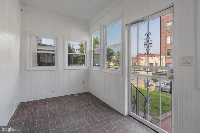 Building Photo - 1700 3rd St NE