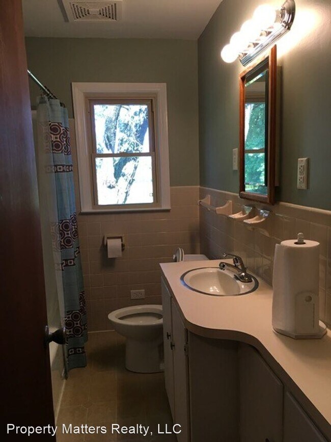 Building Photo - 3 br, 1 bath House - 1533 Pioneer Lane