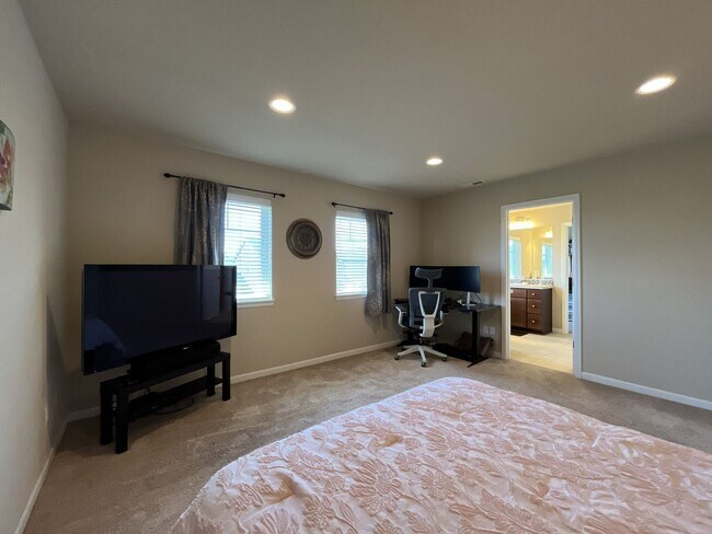 Building Photo - Stunning 4 Bedroom + Loft Bethany Home with Open Layout, Stainless Steel Kitchen, Two Car Garage ...
