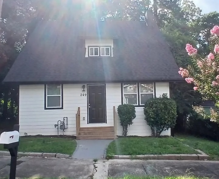 Building Photo - 249 Laurel Ave SW