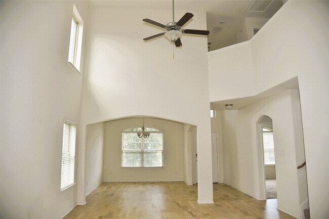 Building Photo - 1405 Acmite Ave