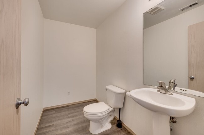 Building Photo - Beautiful Two-Story Home for Rent in the C...
