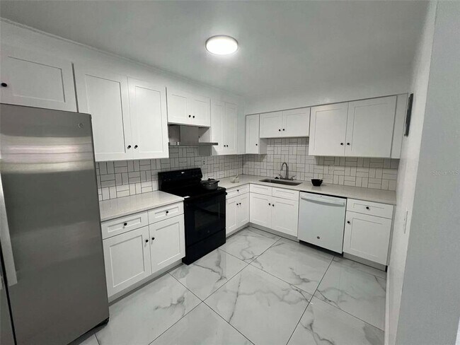 Building Photo - 1601 Crooms Ave