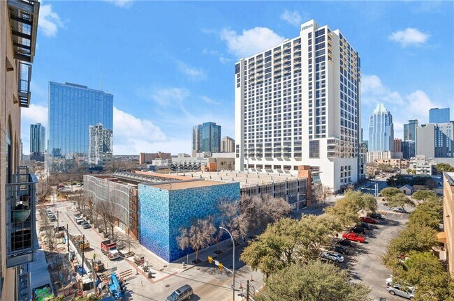 Building Photo - 507 Sabine St
