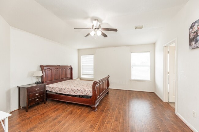 Building Photo - 6451 Applewood Forest Dr