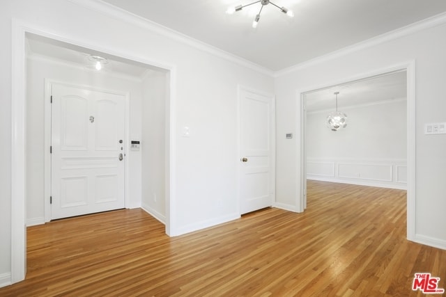 Building Photo - 2675 Glendower Ave